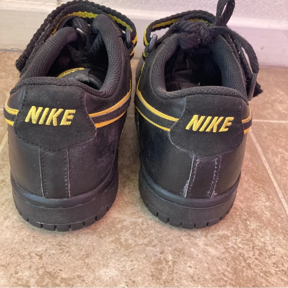 Nike Low Top Size 6.5Y Black & Yellow